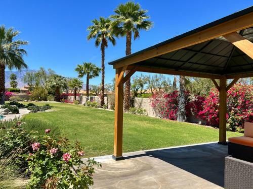 Art Lover's Paradise In Rancho Mirage!