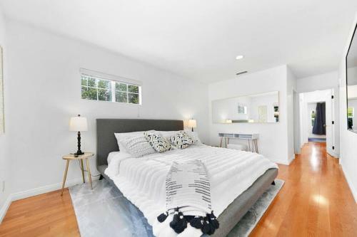 Villa Beverly Grove Spanish Oasis With Pool & Parking