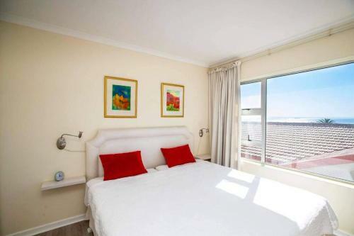 Secure One Bedroom Apartment 500m From The Beach