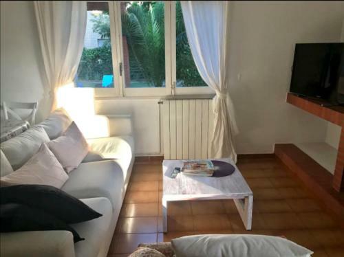 Villa With Garden Next To The Beach