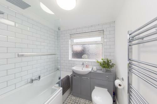 Churnet Valley Townhouse - Modern Cheadle House
