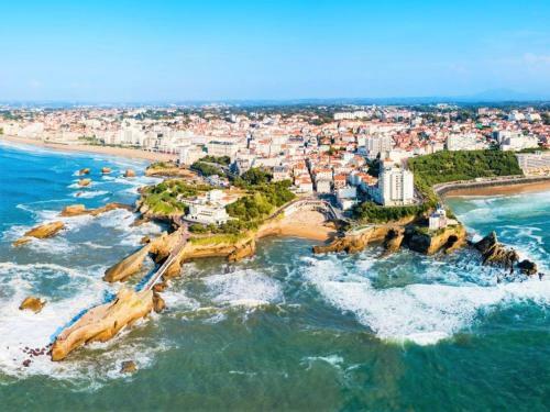 Apartment Biarritz, 3 Bedrooms, 6 Persons - Fr-1-3-553