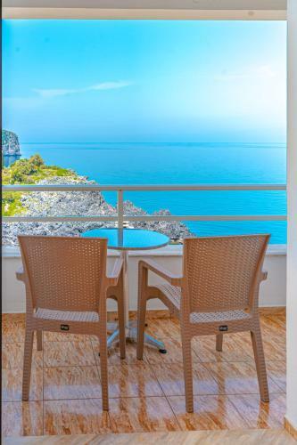 Hostal The Life Suites