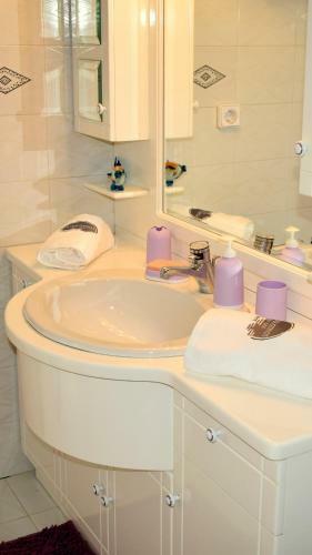 Villa Augustinos Silver - Sea Side Luxury Apartments