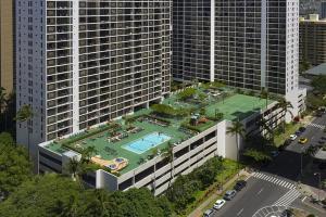 Hotel Aston At The Waikiki Banyan