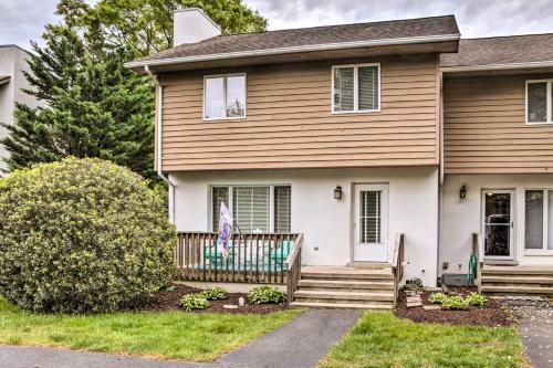 Family Townhome With Pool Access 1 Mi To Beach