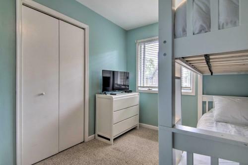 Family Townhome With Pool Access 1 Mi To Beach