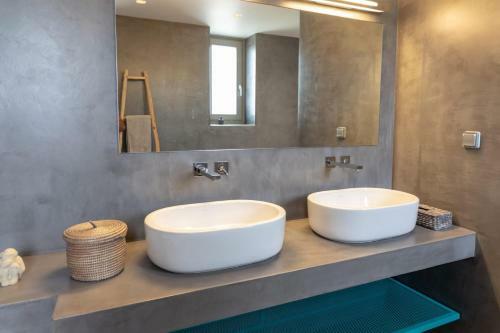 Villa Arleta In Punda Beach Paros For 8 With Private Pool