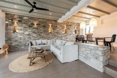 Villa Arleta In Punda Beach Paros For 8 With Private Pool