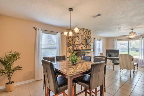 Sunny Gulf Breeze Home With Fire Pit And Grill!