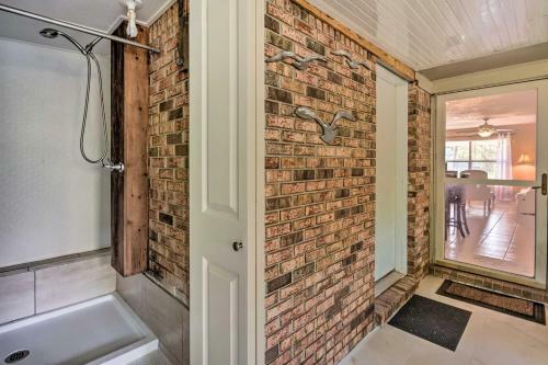 Sunny Gulf Breeze Home With Fire Pit And Grill!