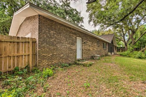 Gorgeous Home Sunroom About 3 Mi To Beach Hike!