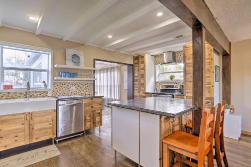 Updated Home With Outdoor Oasis Less Than 2 Mi To Beach