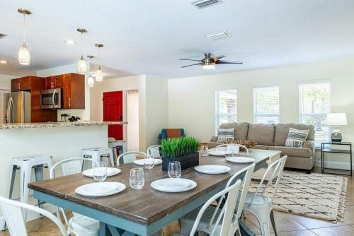 Spacious Pool Home With Putting Green, Sleeps 18!!