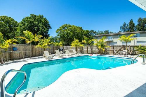 Spacious Pool Home With Putting Green, Sleeps 18!!