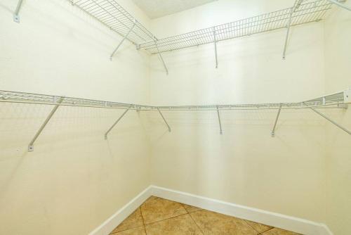 Spacious Pool Home With Putting Green, Sleeps 18!!