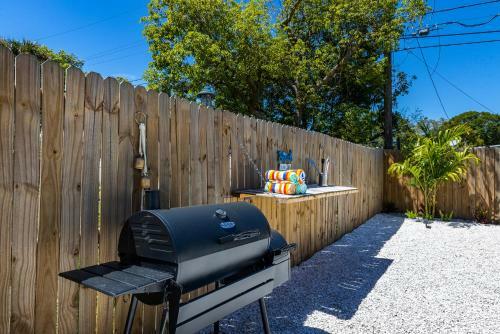 Beautiful Pool Home Minutes Away From Indian Rocks Beach!!