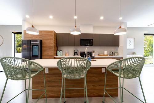 Villa Las Olas Designer Home With Heated Pool - Must!