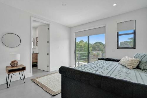 Villa Las Olas Designer Home With Heated Pool - Must!