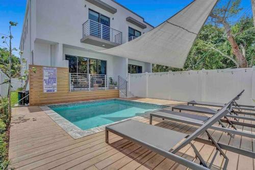 Villa Las Olas Designer Home With Heated Pool - Must!