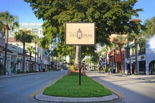 Villa Las Olas Designer Retreat With A Heated Pool!