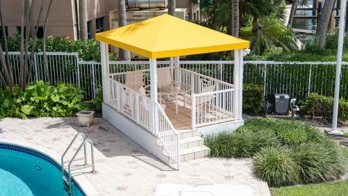 Apartamento Waterfront 4br 3b,intercoastal,pool,5 Min Walk 2 Beach