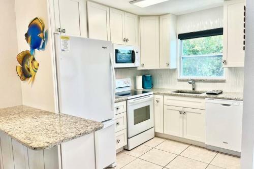 Apartamento Waterfront Condo, Private Dock, 5min Walk To Beach