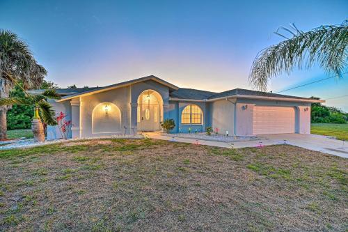 Canalfront Cape Coral Home With Kayaks And Bikes!