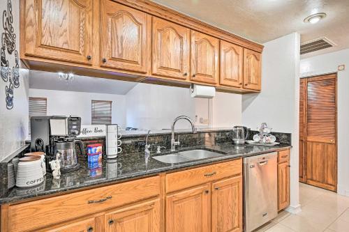 Canalfront Cape Coral Home With Kayaks And Bikes!