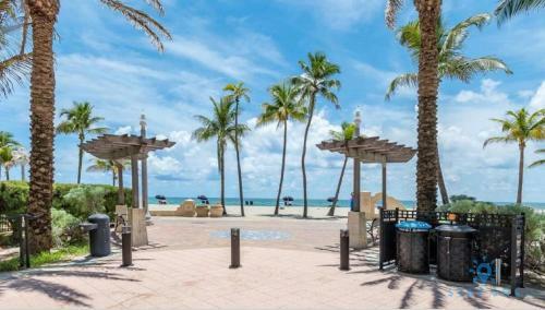 Posada 5 Beachfront Resort Rooftop Pool Hollywood Beach Broadwalk