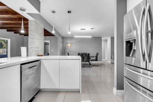 Hollywood Hills 3bd Home Parking Bbq & Backyard