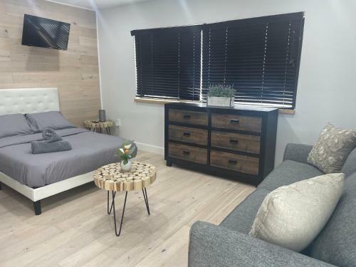 Brand New Renovated Studio Apartment Sleep 4