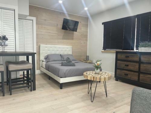 Brand New Renovated Studio Apartment Sleep 4