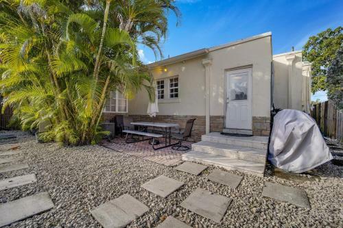 Coral Way - Brickell Area 3br House With Backyard