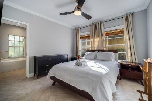 Coral Way - Brickell Area 3br House With Backyard