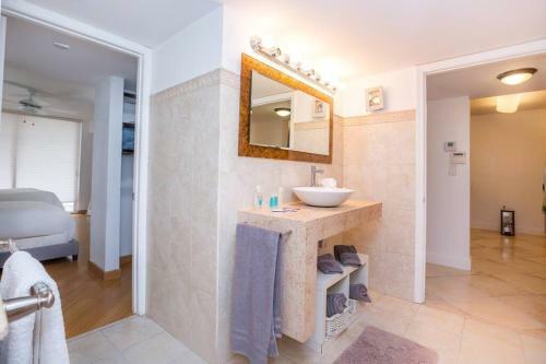 Amazing 2 Bedroom Apartment/ Free Parking Brickell