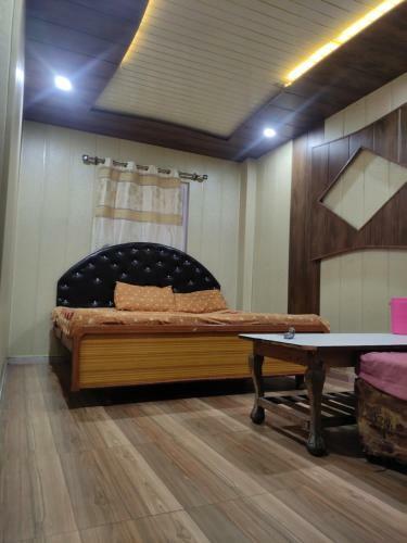 Hostal Hotel Monal Sarahan Bsr