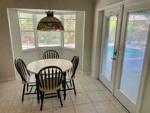 *coastal Beautiful Pool Home All To Yourself! *