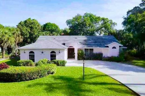 *coastal Beautiful Pool Home All To Yourself! *