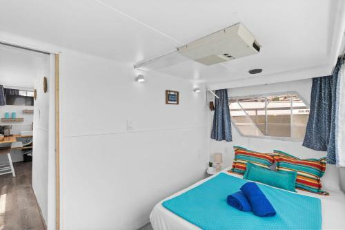 River View Houseboat