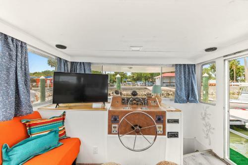 River View Houseboat