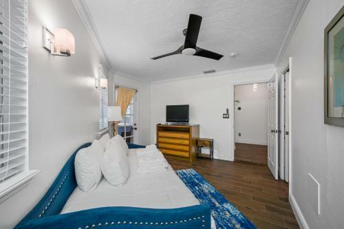 Amazing 5br King-pool & Spa A Block From The Bay