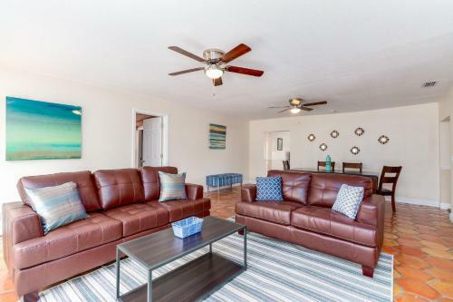 Beautiful Completely Remodeled Home Minutes To Downtown