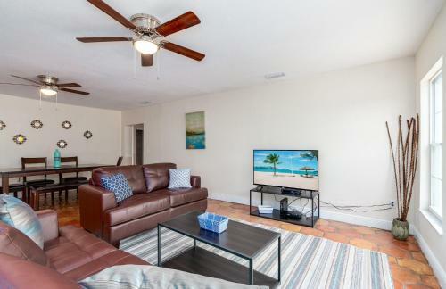 Beautiful Completely Remodeled Home Minutes To Downtown