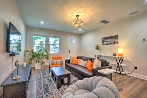 Contemporary Tampa Abode With Fully Fenced Yard