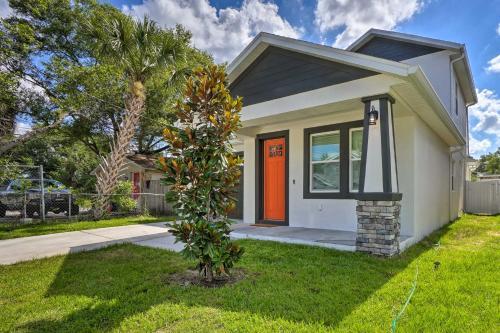 Contemporary Tampa Abode With Fully Fenced Yard