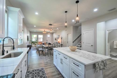 Contemporary Tampa Abode With Fully Fenced Yard