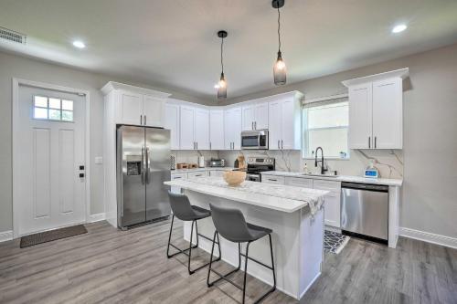 Contemporary Tampa Abode With Fully Fenced Yard