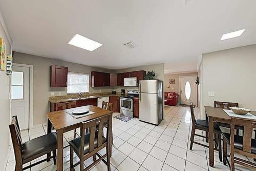 Modern And Cozy Home 10 Mins To Beach