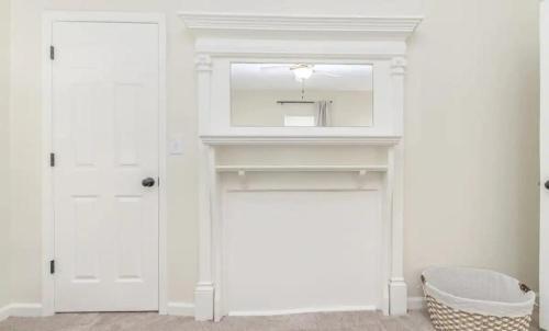 Renovated Spacious Home - Sleeps 9
